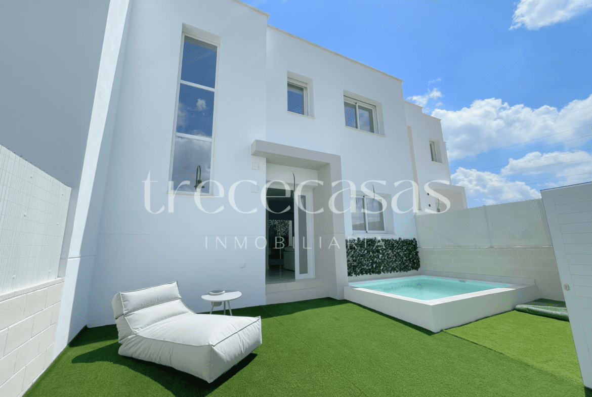 VIVIENDA ADOSADA CON PISCINA EN TORRE EN CONILL