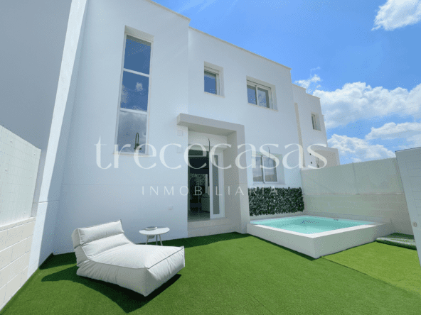 VIVIENDA ADOSADA CON PISCINA EN TORRE EN CONILL