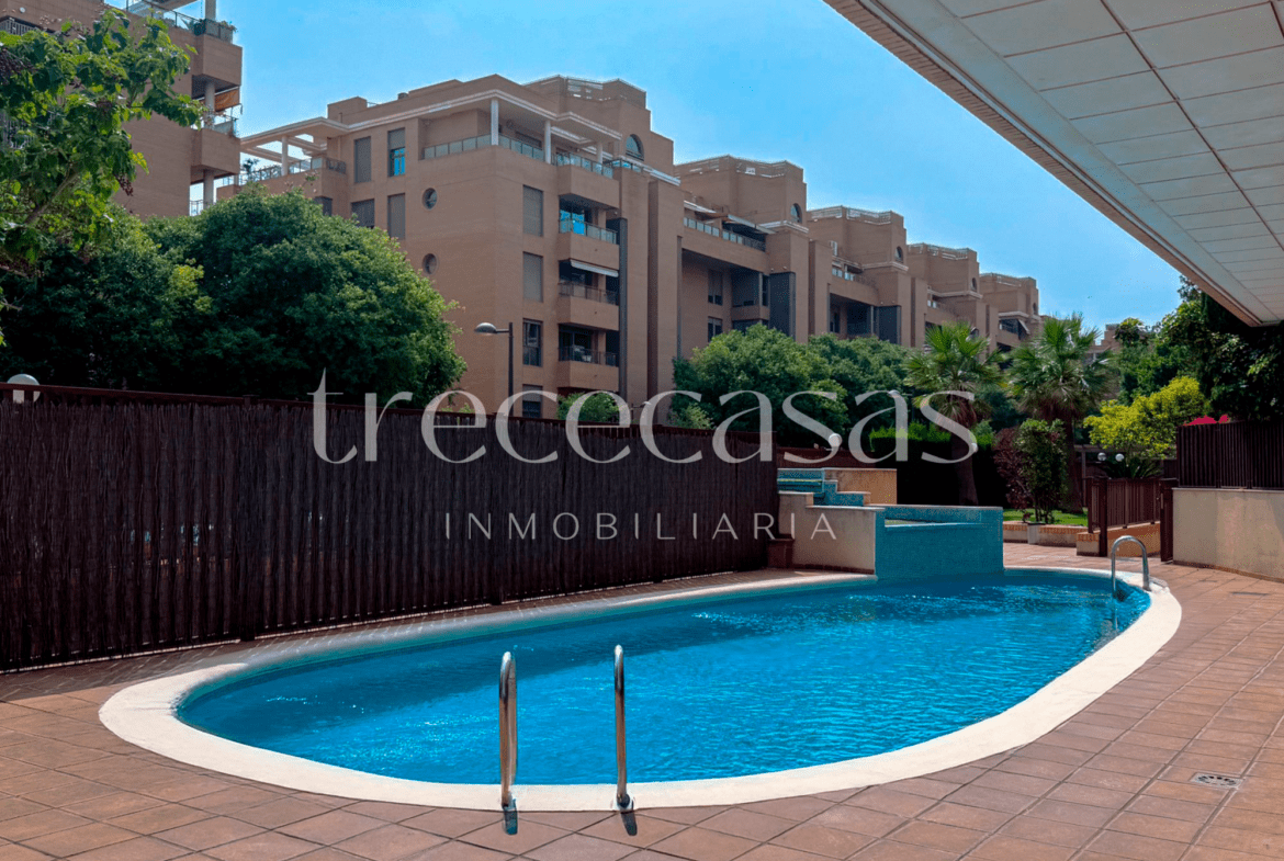 piscina zona común en piso campanar