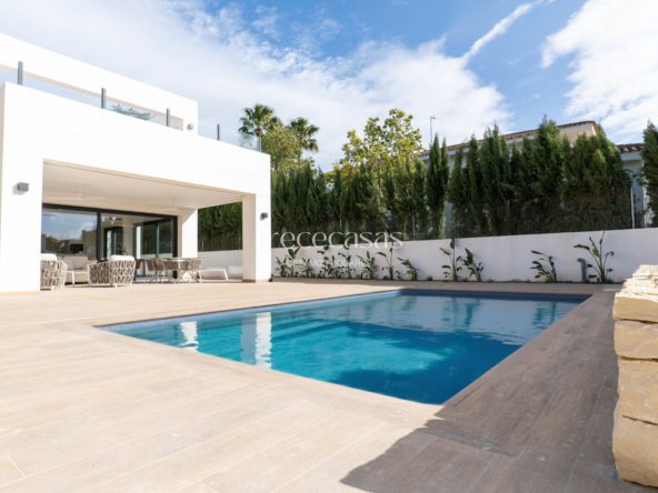 VIVIENDA DE LUJO EN LA ELIANA