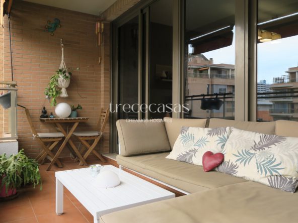 Piso con terraza y piscina en Cortes Valencianas