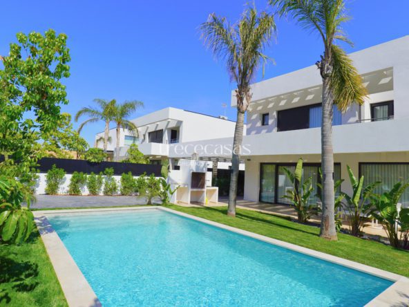 chalet moderno torre en conill piscina