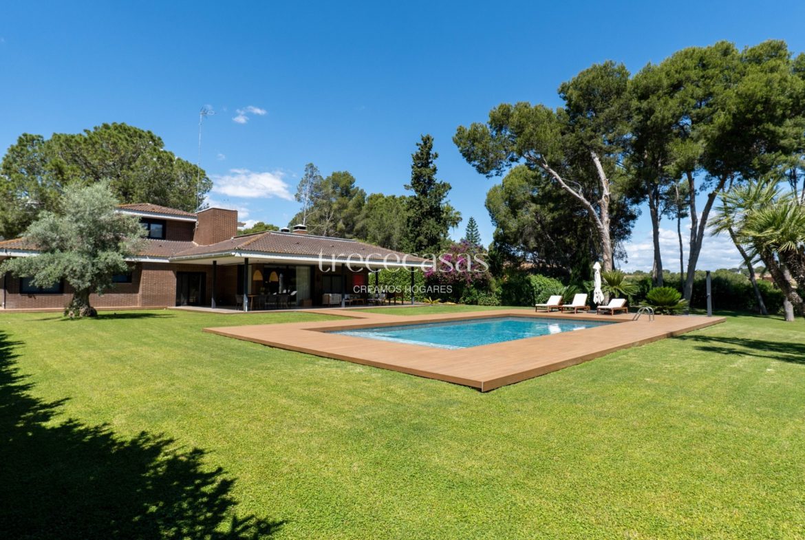 chalet de lujo en campolivar jardin