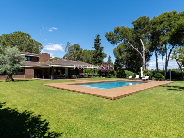 chalet de lujo en campolivar jardin