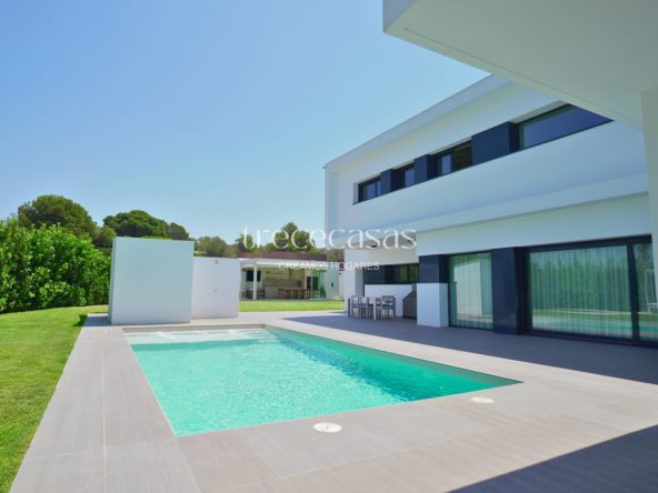 chalet moderno con piscina