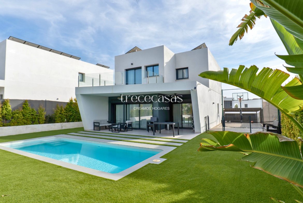 chalet con piscina privada cerca de valencia