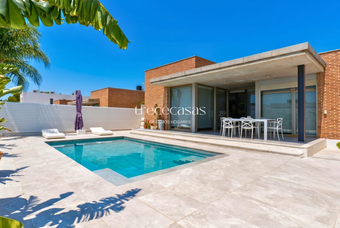 chalet con piscina privada y jardin