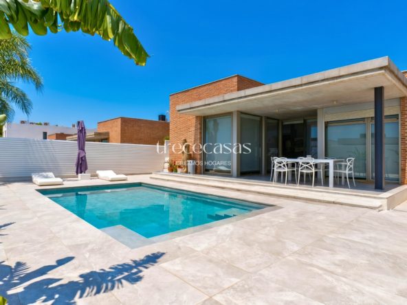 chalet con piscina privada y jardin
