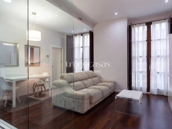 Estudio reformado en el centro de Valencia de 64 m², con balcón, aire acondicionado, calefacción y excelente ubicación.